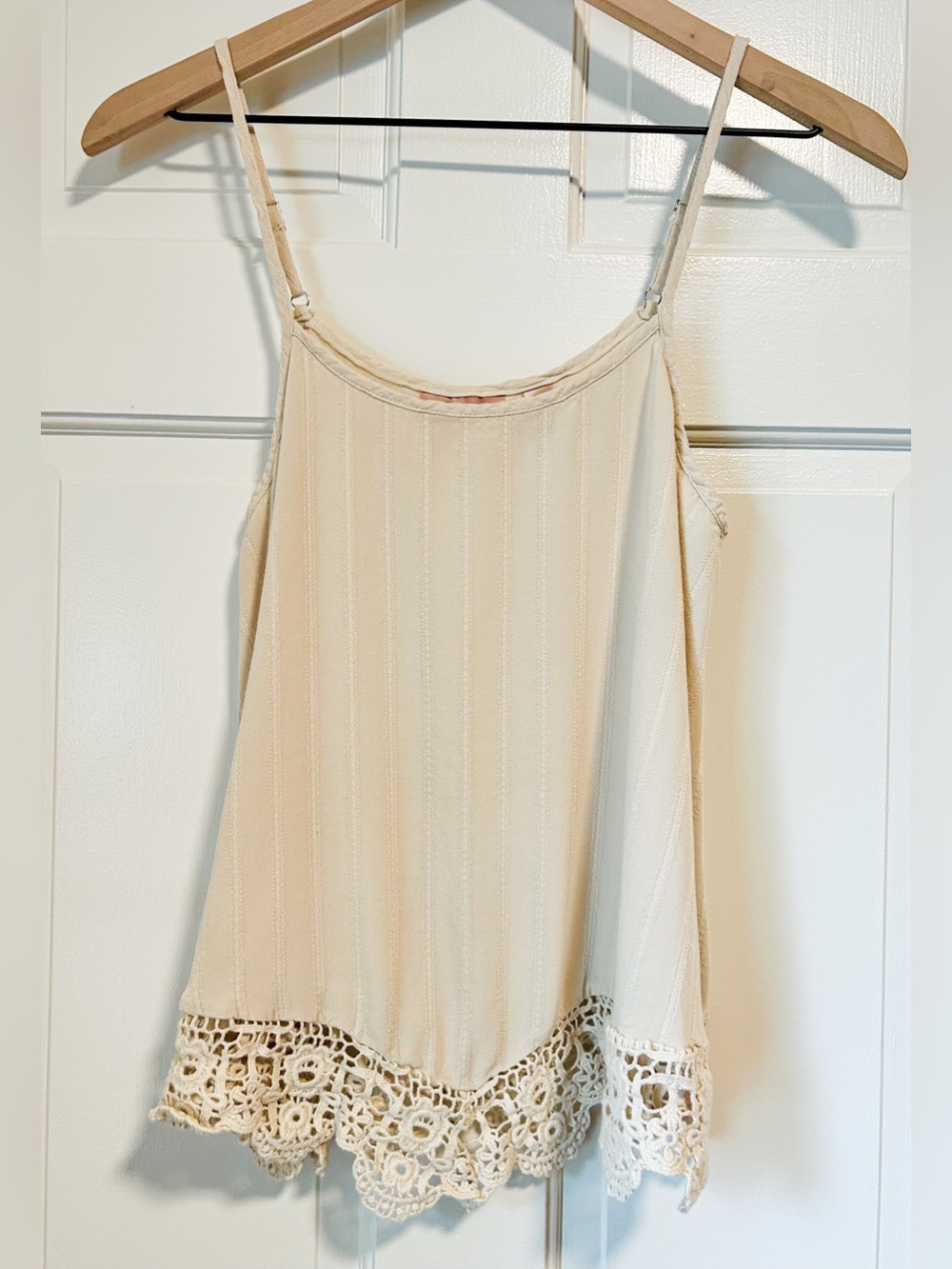 Willow + Root Boho Cream Cami Tank Top Crochet Lace Handkerchief Hem M